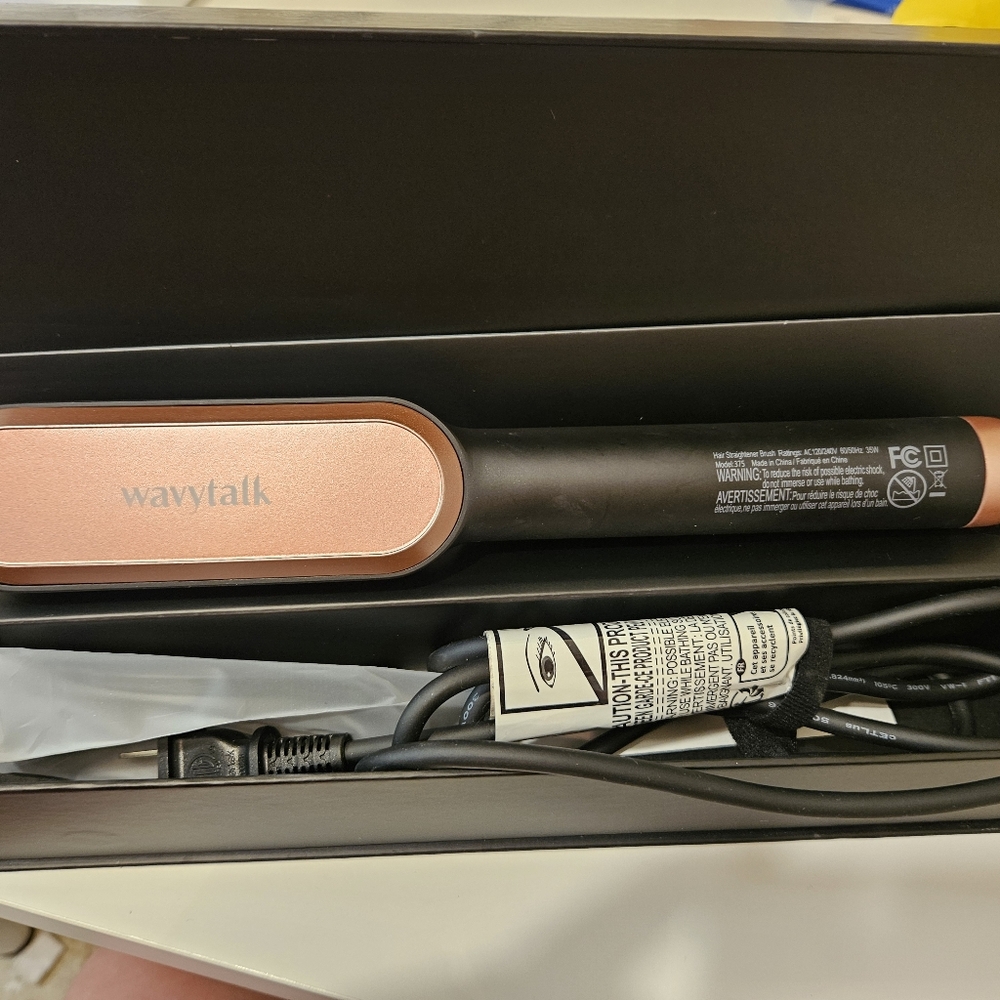 Wavytalk Hair Straightener Brush in Black and Rose Gold
